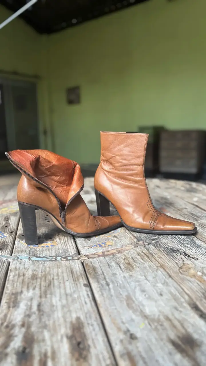 Botines de cuero marrón con tacón alto - 3