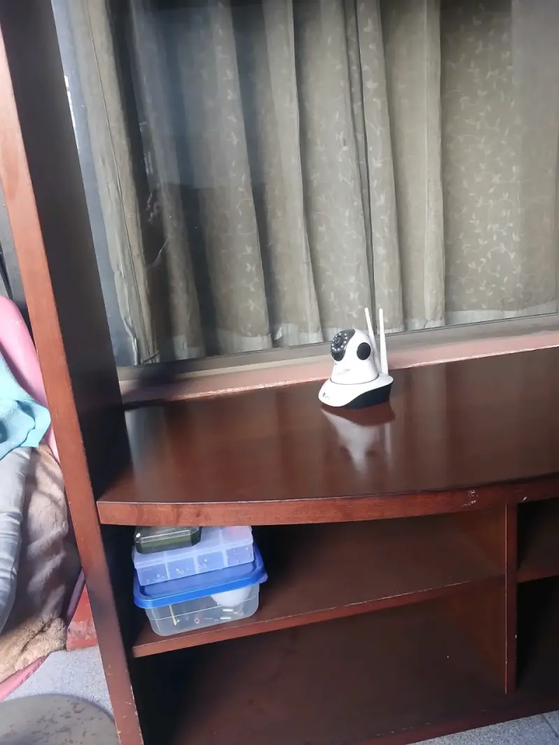 Mueble de madera para TV con estantes - 2
