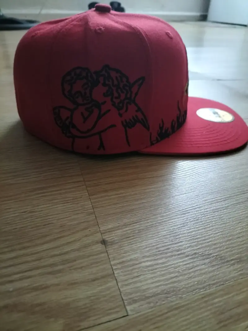 Gorra New Era roja con diseño de llamas - 2