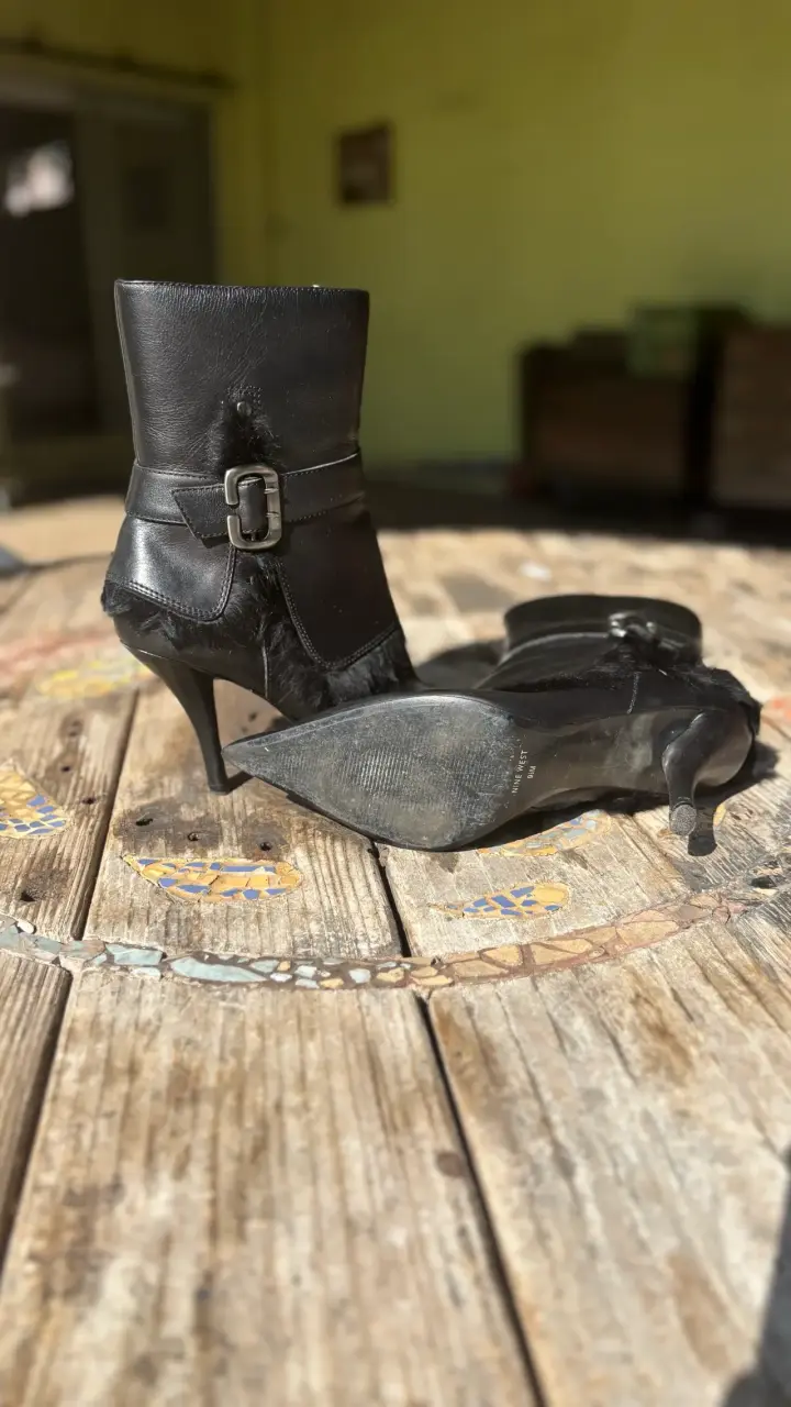 Botines de cuero negro con tacón y hebilla - 3