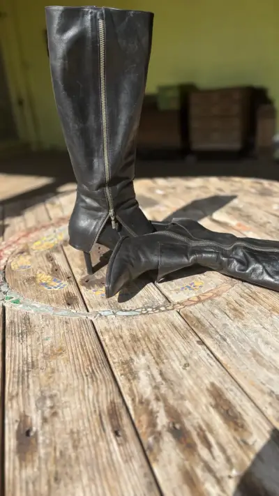 Botas de cuero negras con tacón alto - miniatura 4