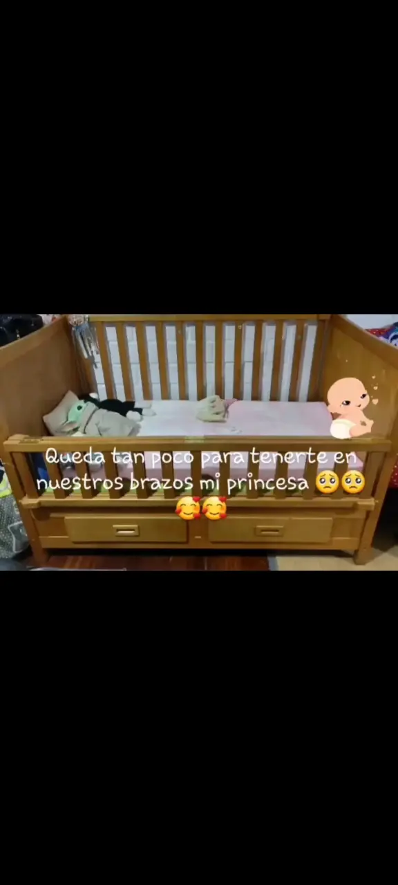 Cuna de madera con cajones integrados