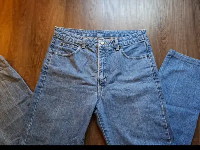 Jeans clásicos de mezclilla azul - miniatura 1