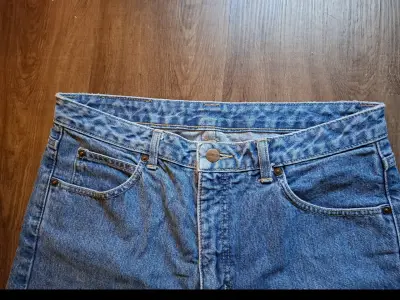 Jeans clásicos de mezclilla azul - miniatura 2