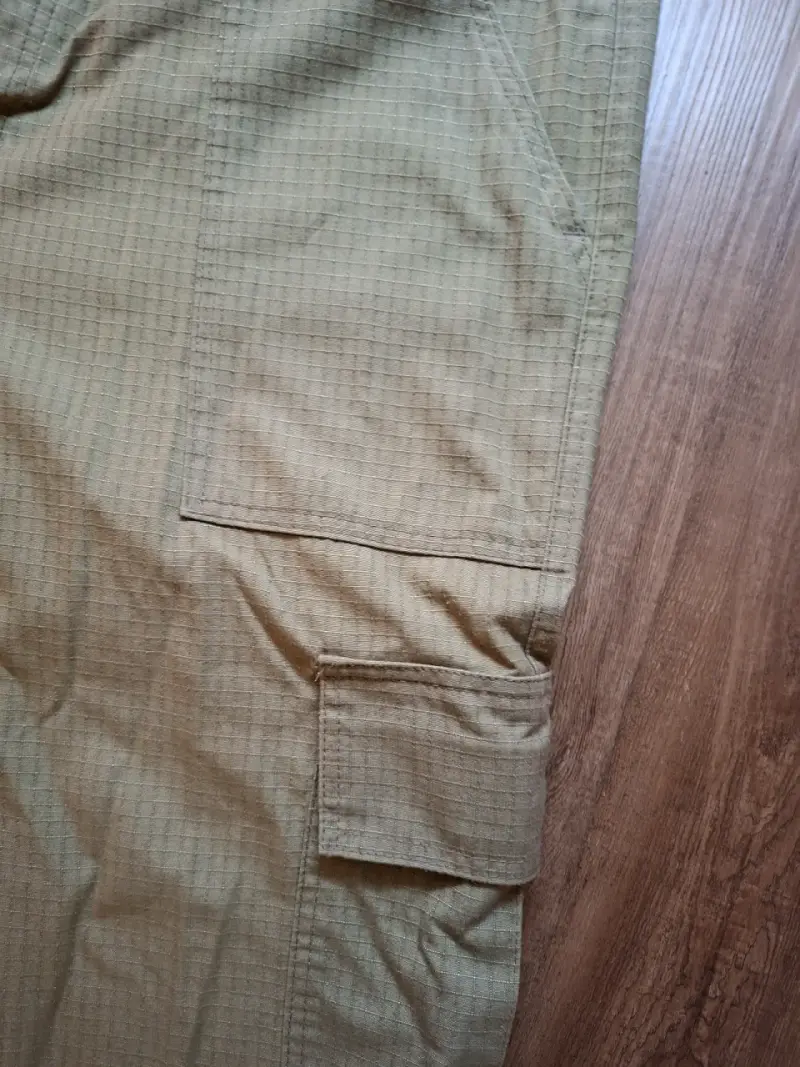 Pantalón cargo color caqui para hombre - 2
