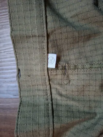 Pantalón cargo color caqui para hombre - miniatura 3