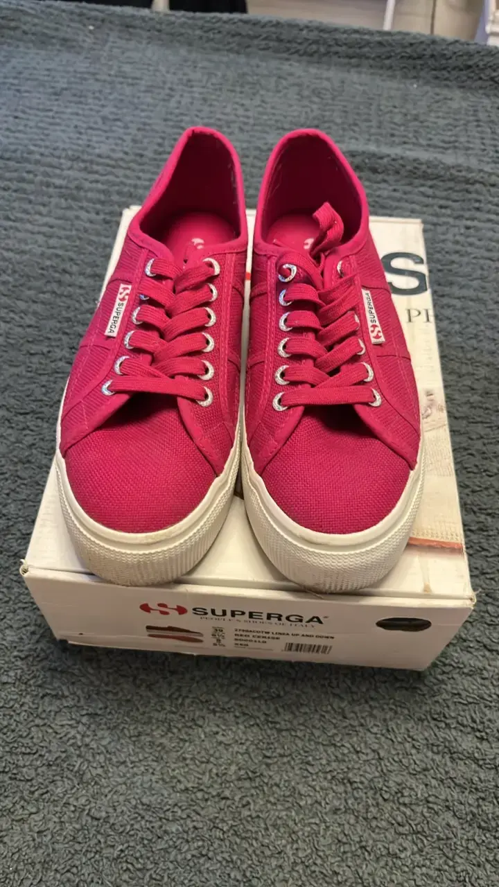 Zapatillas Superga rojas clásicas - 1