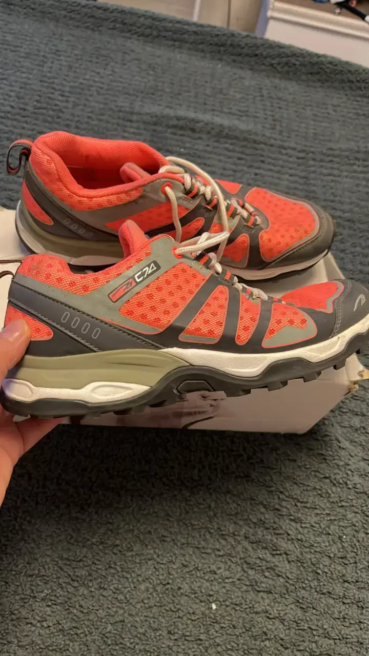 Zapatillas deportivas coral y gris - 3