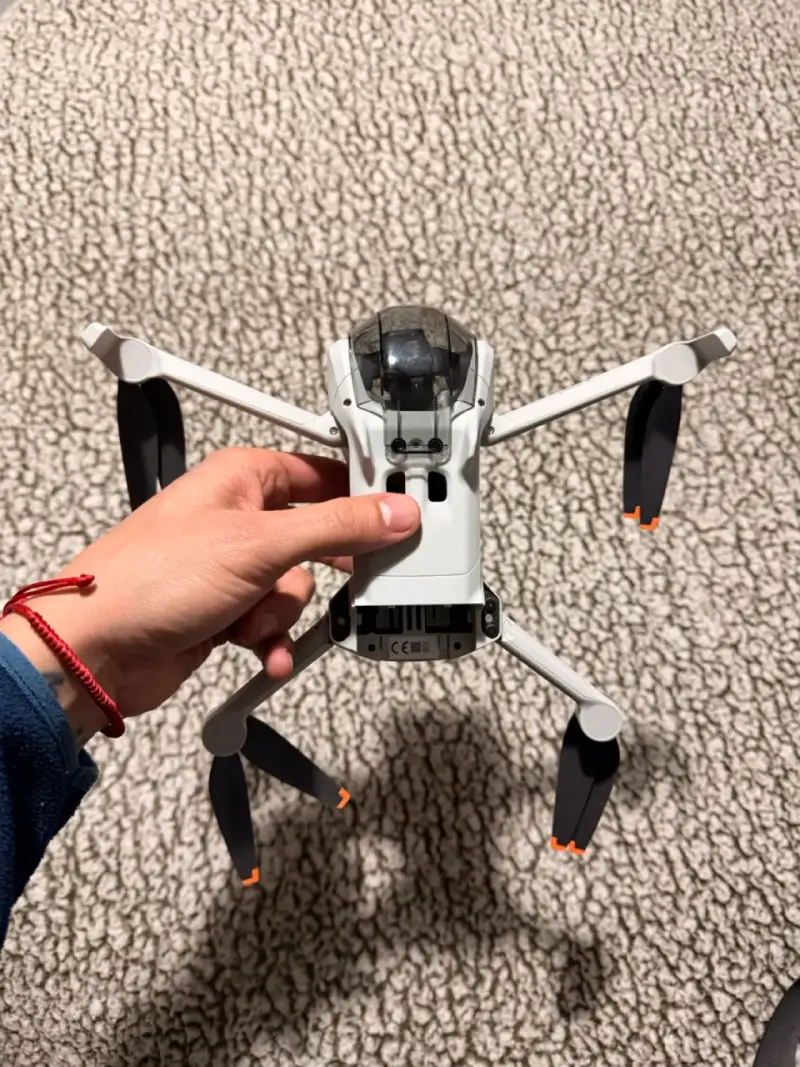 Drone DJI con control y accesorios - 3