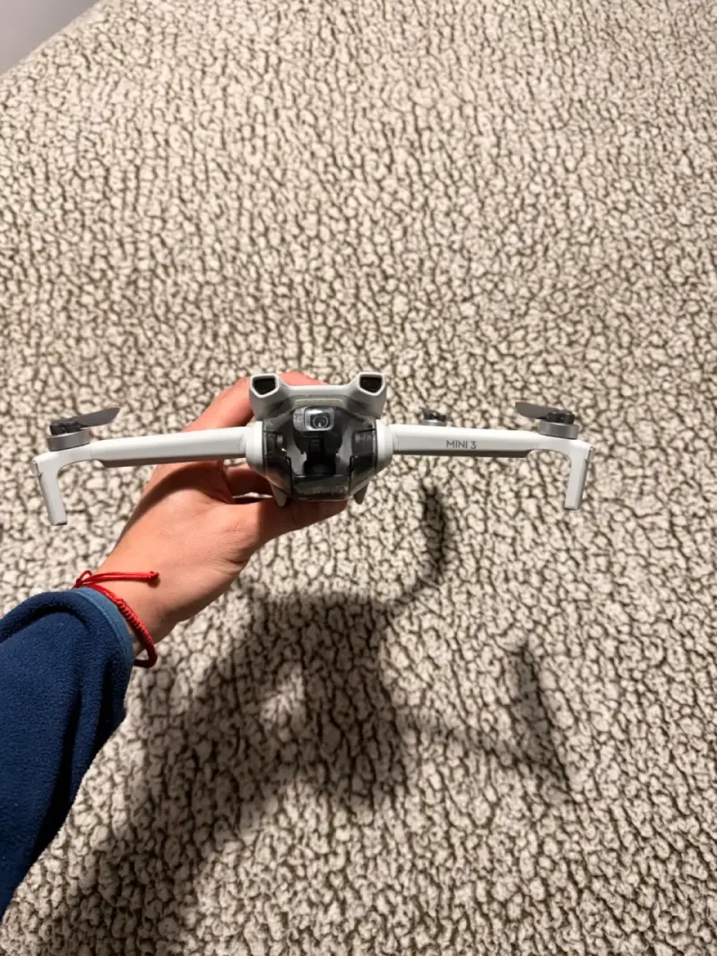 Drone DJI con control y accesorios - 4