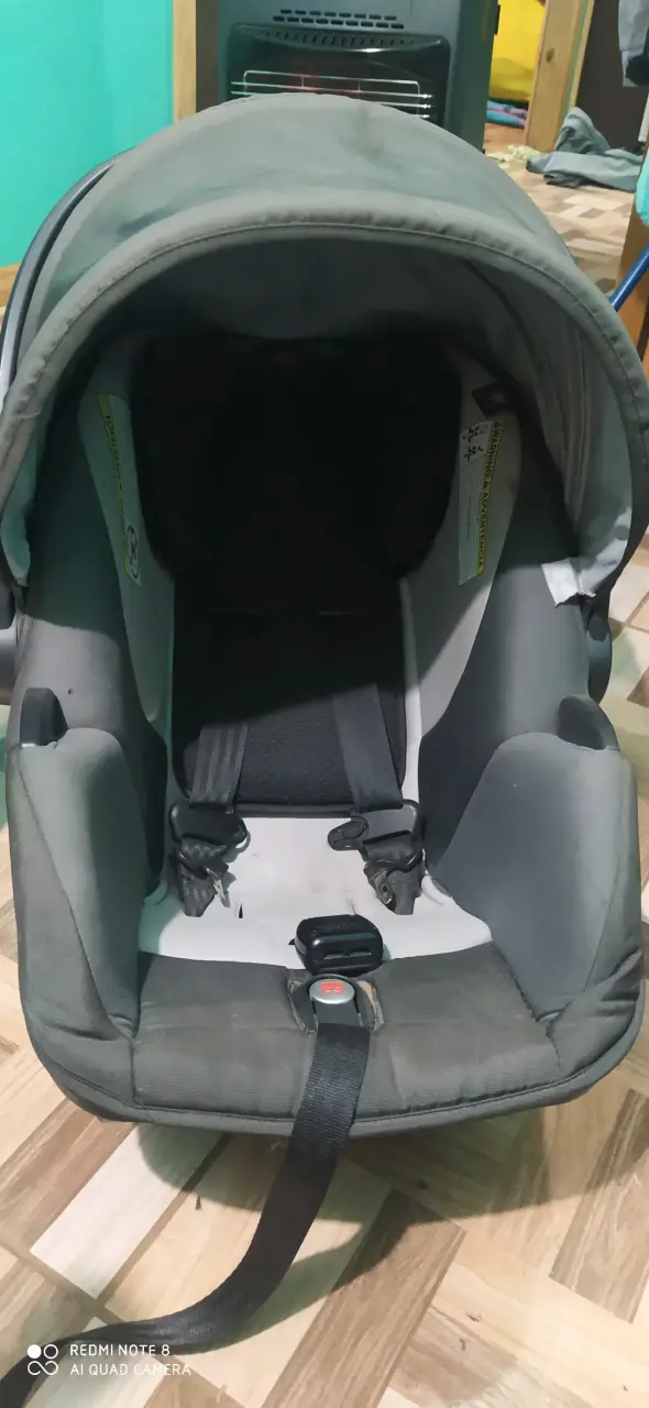 Silla de auto para bebé gris y negra - 3