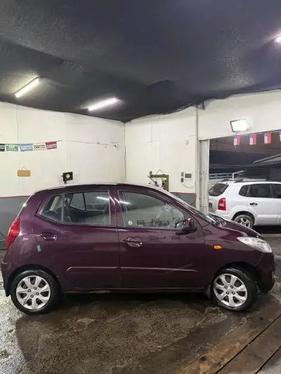 Hyundai i10 2012 en excelente estado - miniatura 2