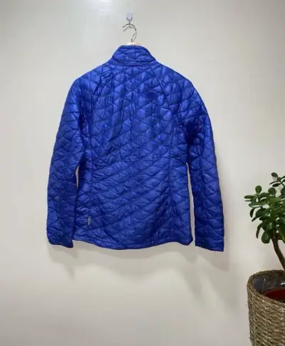 Chaqueta acolchada azul con cierre verde - miniatura 2