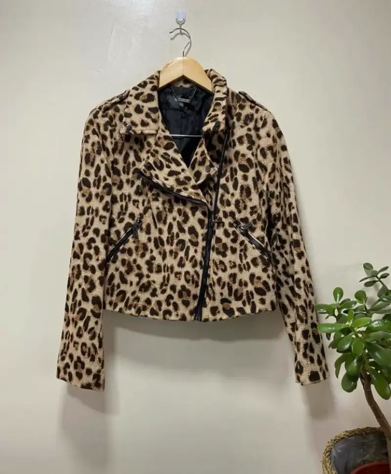 Chaqueta de mujer con estampado animal print Alani - 1