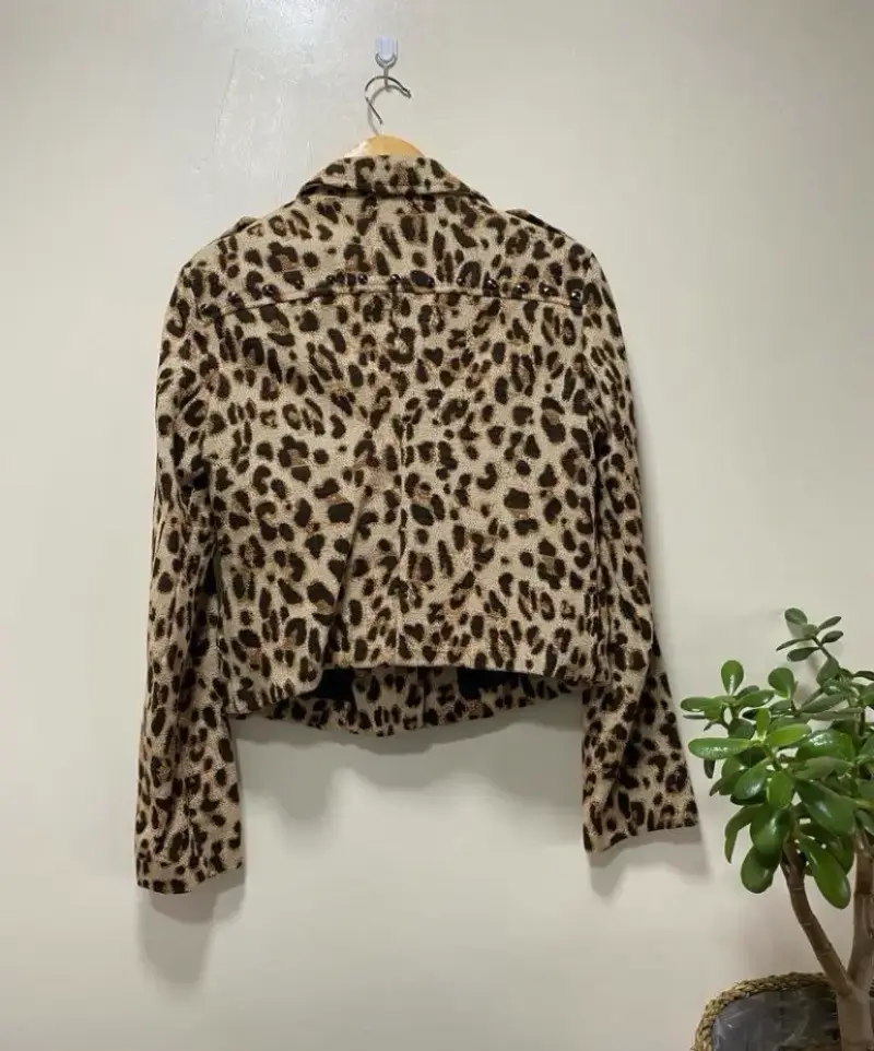 Chaqueta de mujer con estampado animal print Alani - 3