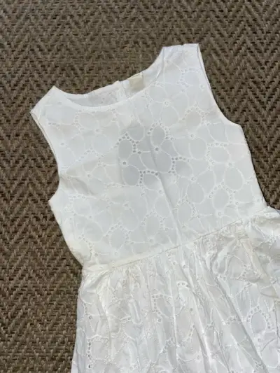 Vestido blanco de encaje para niña tribu - miniatura 2