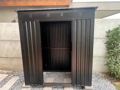 Bodega metálica para jardín resistente - miniatura 1
