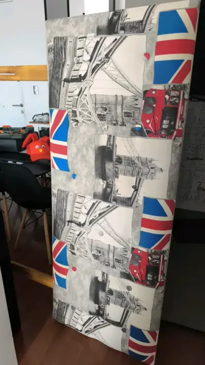 Respaldo de cama con diseño británico - miniatura 1
