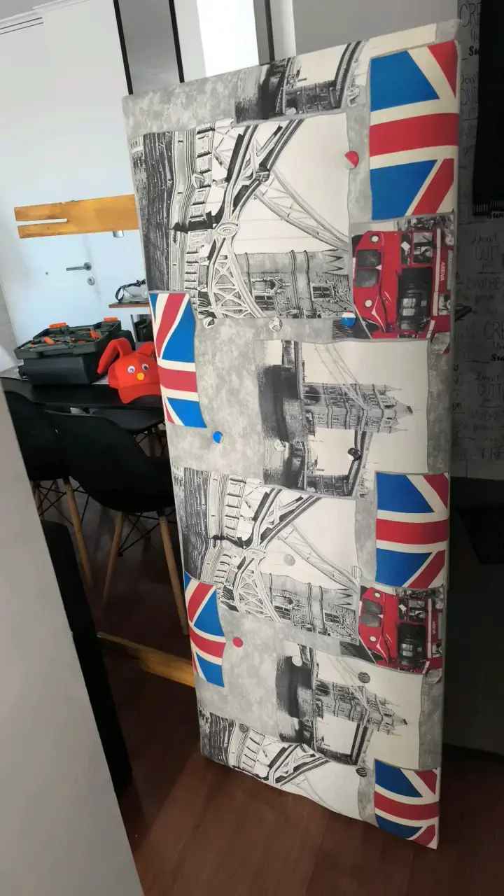 Respaldo de cama con diseño británico - 2