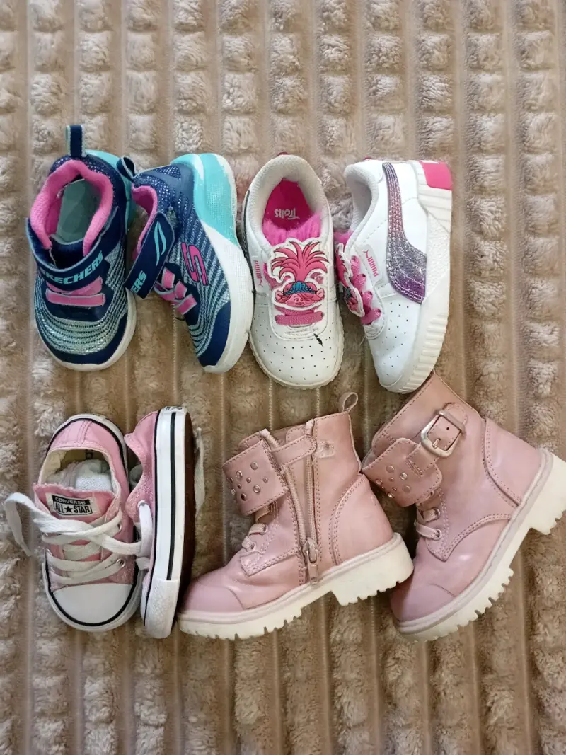 Lote de zapatillas y botines para niña - 1