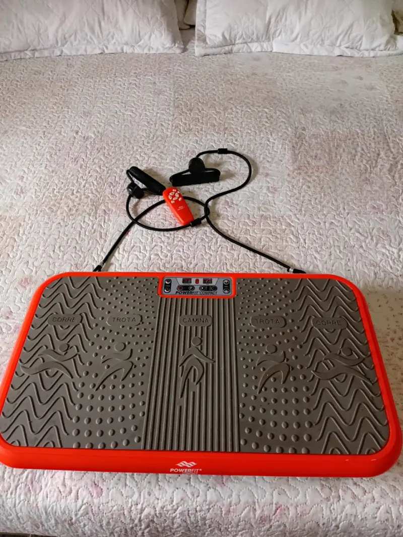 Plataforma vibratoria Powerfit Compact roja