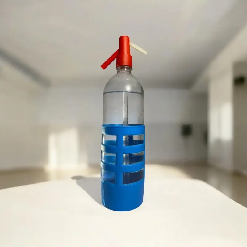 Sifón de soda con base azul y tapa roja - 1