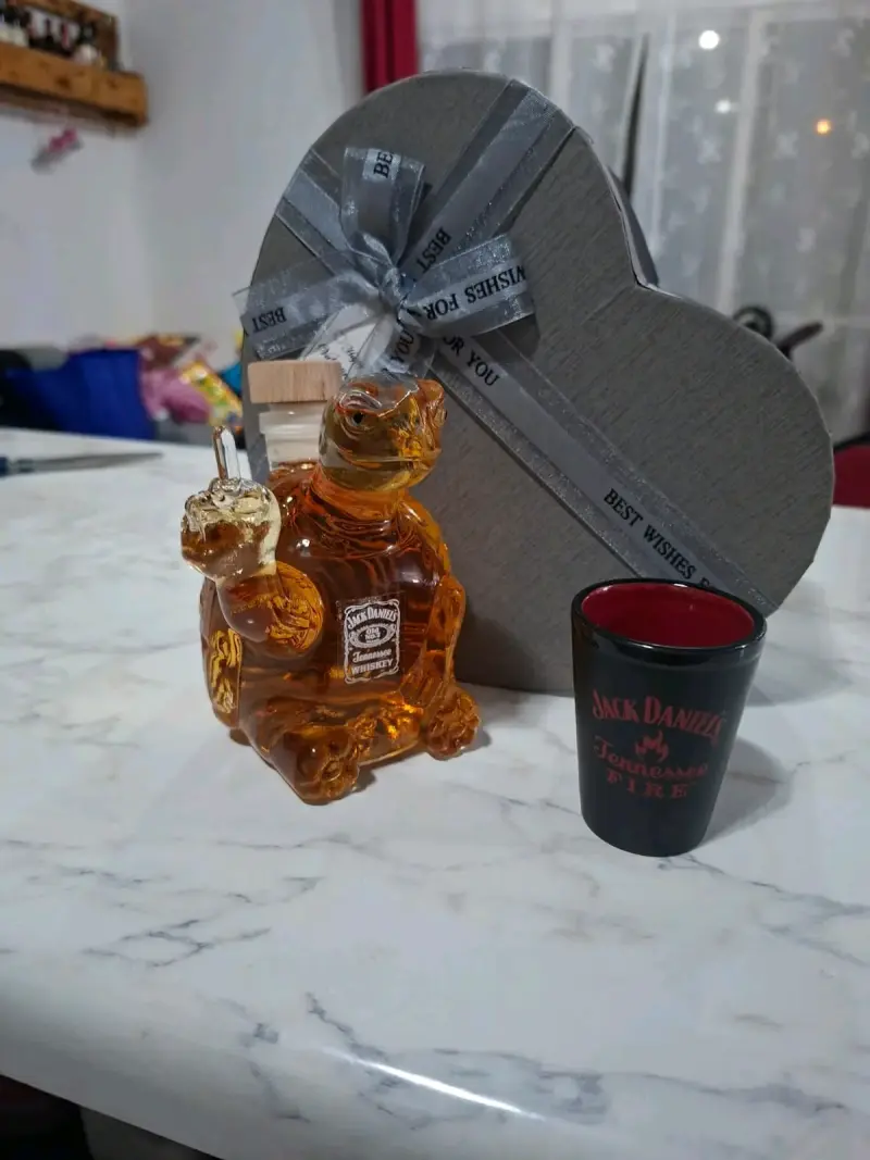 Set de regalo Jack Daniel's con figura de dragón - 1