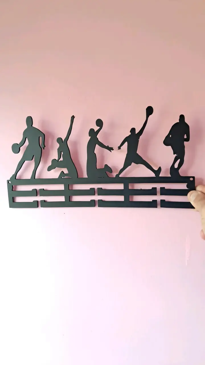 Perchero de medallas ,baloncesto y futbol - 1