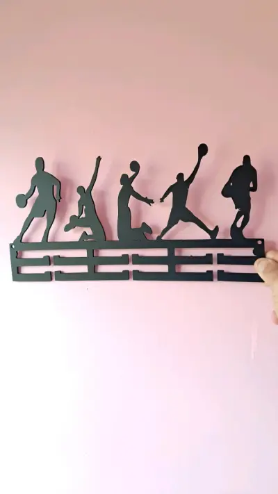 Perchero de medallas ,baloncesto y futbol - miniatura 1