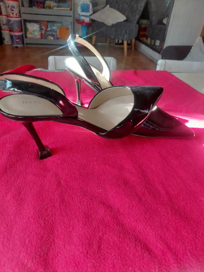 Tacones negros de charol elegantes - 2