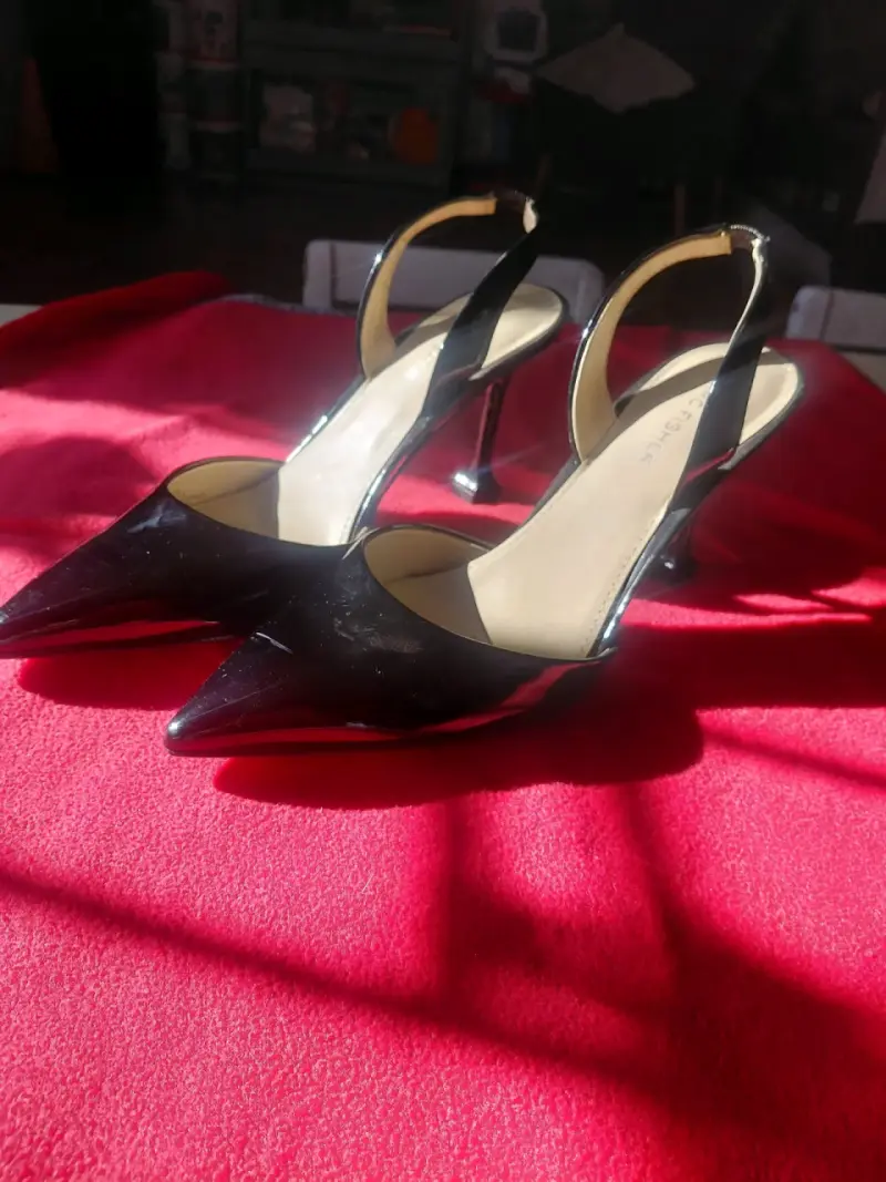 Tacones negros de charol elegantes - 3