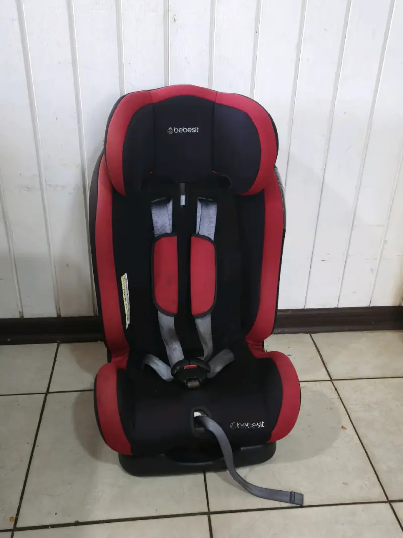 Silla de auto Bebesit roja y negra - 1