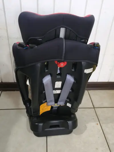 Silla de auto Bebesit roja y negra - miniatura 2