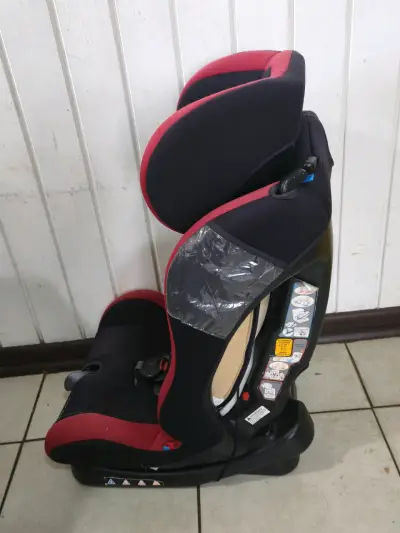 Silla de auto Bebesit roja y negra - miniatura 3