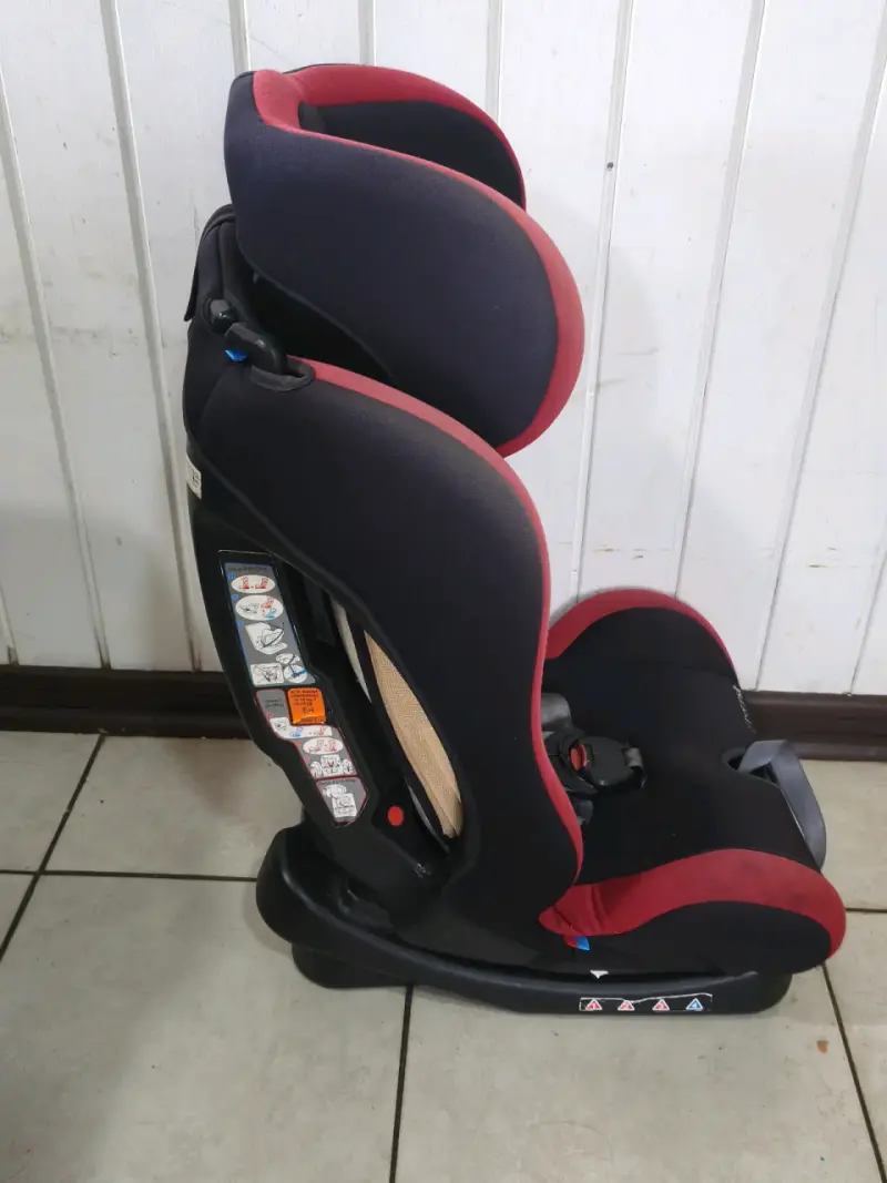 Silla de auto Bebesit roja y negra - 4