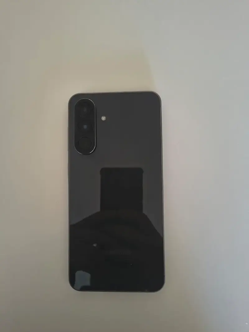 Samsung Galaxy A56 5G con cargador original - 3