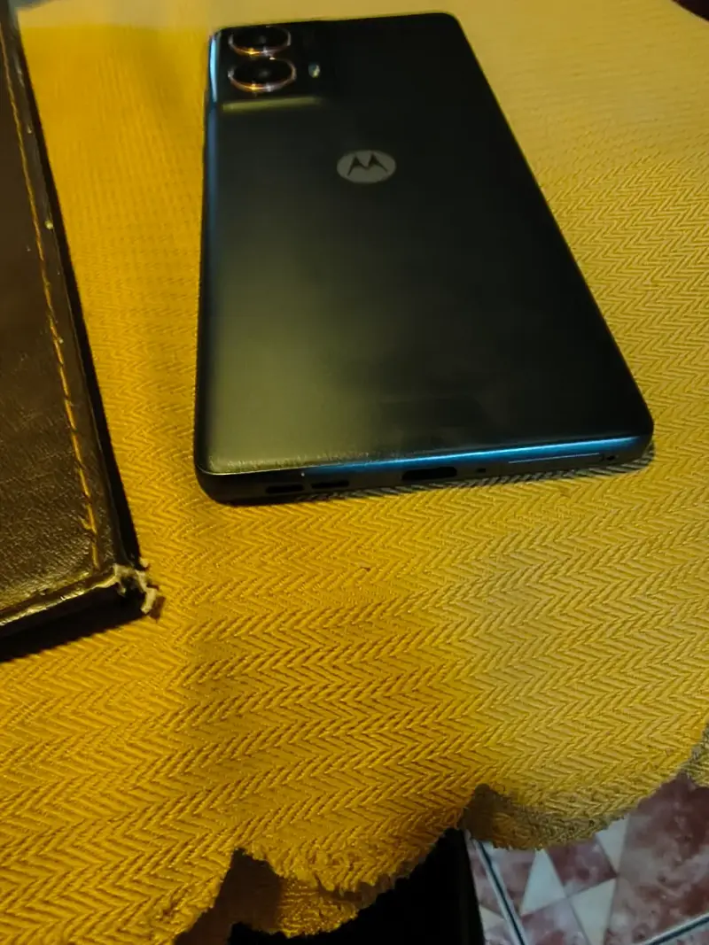 Smartphone Motorola g85 con cámara dual - 3