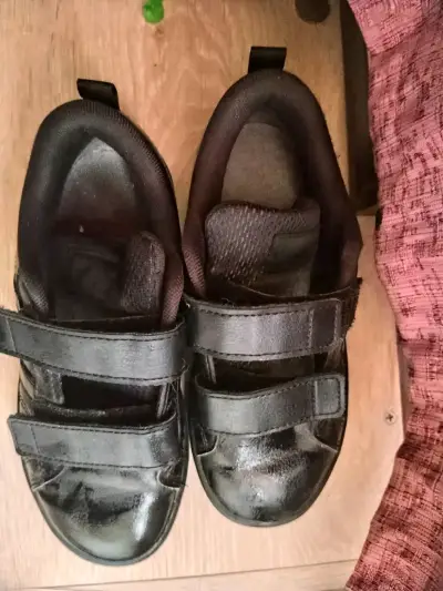 Zapatos escolares negros con velcro - miniatura 1