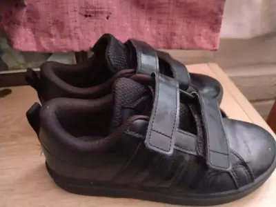 Zapatos escolares negros con velcro - miniatura 2