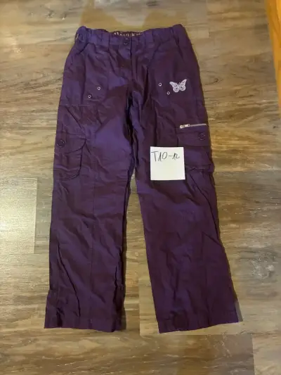 Pantalones cargo morados con diseño de mariposa - miniatura 1