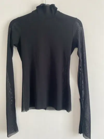 Blusa Negra de malla con cuello alto - miniatura 1