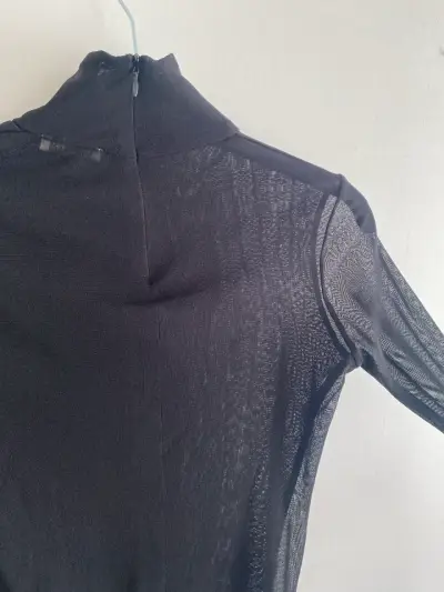 Blusa Negra de malla con cuello alto - miniatura 2