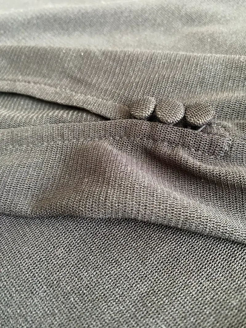 Blusa Negra de malla con cuello alto - 3