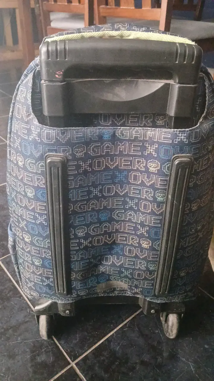 Mochila Xtrem gamer con diseño de control - 3