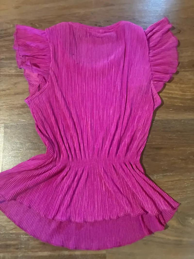 Blusa fucsia con volantes en mangas talla M - 2