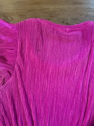 Blusa fucsia con volantes en mangas talla M - miniatura 3