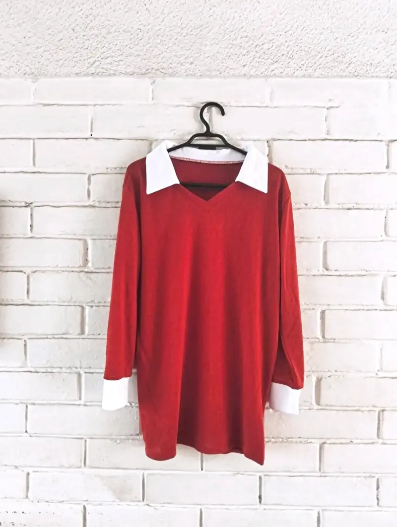 Sweater con cuello blanco