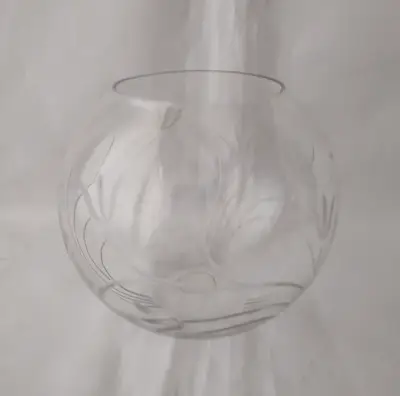 Cuenco de cristal tallado para centro de mesa - miniatura 1