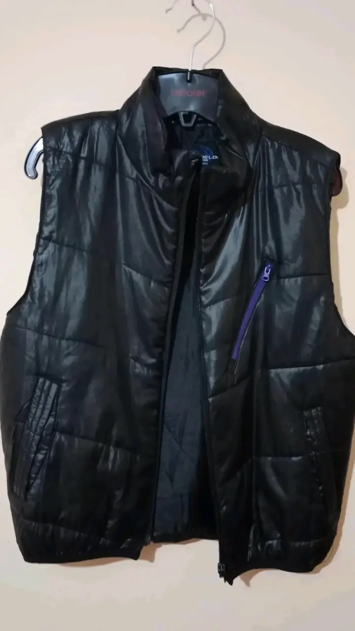 Chaqueta sin mangas bolsillo morado