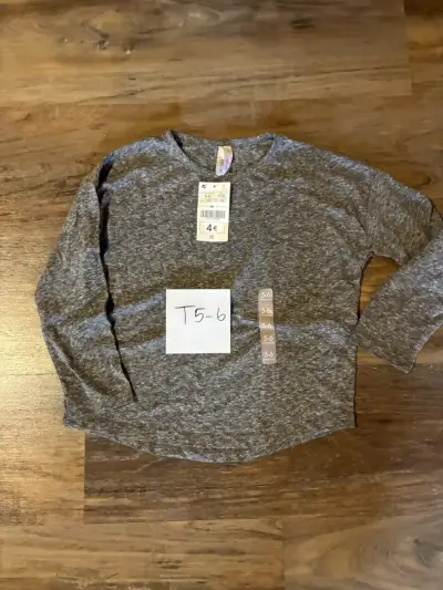 Polera gris para niña talla 5-6 años - miniatura 1